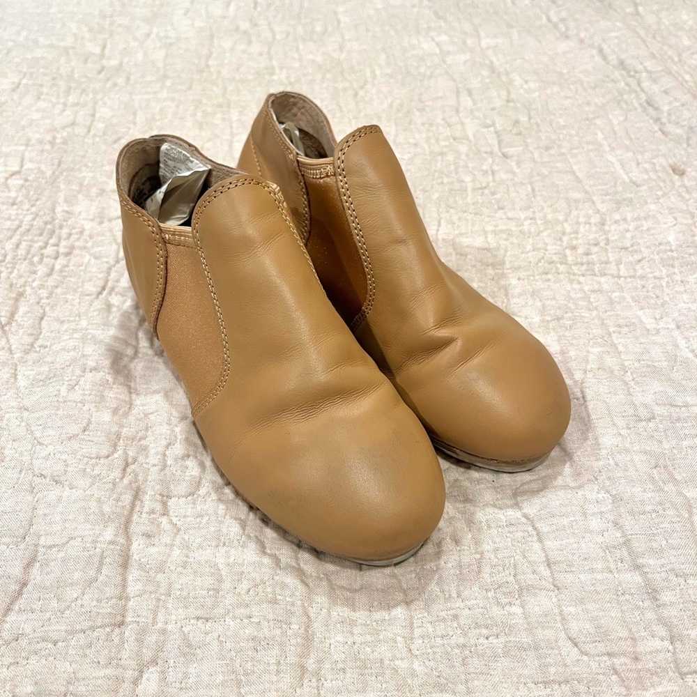 Stretch revolution tan tap shoes